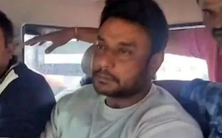 ದರ್ಶನ್ ಗೆ ನಡೆಯೋದಕ್ಕೂ ಸಹ ಆಗುತ್ತಿಲ್ಲ?