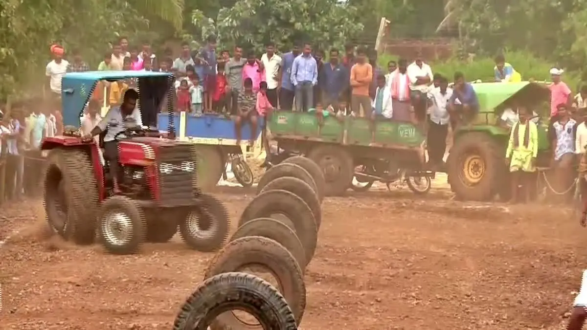 ದಾವಣಗೆರೆಯಲ್ಲಿ ನಡೆದ ಟ್ರ್ಯಾಕ್ಟರ್ ಟೂರ್ನಮೆಂಟ್‌ನ ಒಂದು ಝಲಕ್‌