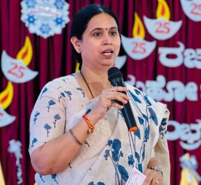 ಗೃಹಲಕ್ಷ್ಮಿ ಹಣ ಖಾತೆಗೆ ಜಮೆ.. ಸಚಿವೆ ಲಕ್ಷ್ಮೀ ಹೆಬ್ಬಾಳ್ಕರ್ ಕೊಟ್ರು ಸಿಹಿ ಸುದ್ದಿ