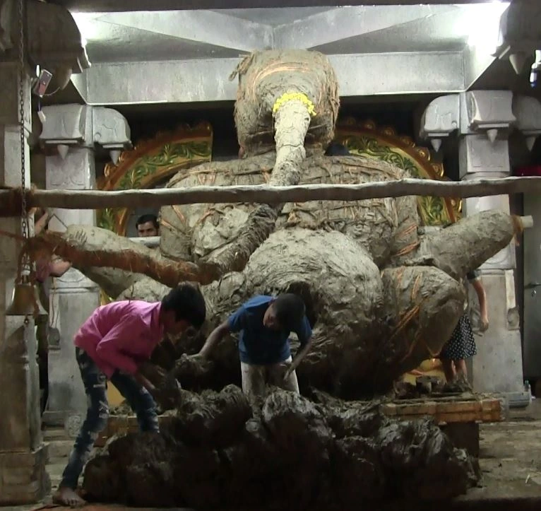 ಗೂಳೂರಿನಲ್ಲಿ ತಯಾರಾಗುತ್ತಿದೆ ಸುಪ್ರಸಿದ್ಧ ಬೃಹತ್ ಗಣೇಶ