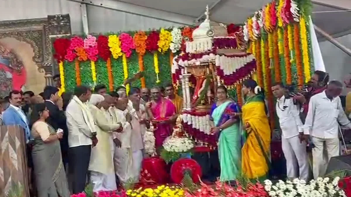 ವಿಶ್ವವಿಖ್ಯಾತ ಮೈಸೂರು ದಸರಾಗೆ ಅದ್ಧೂರಿ ಚಾಲನೆ