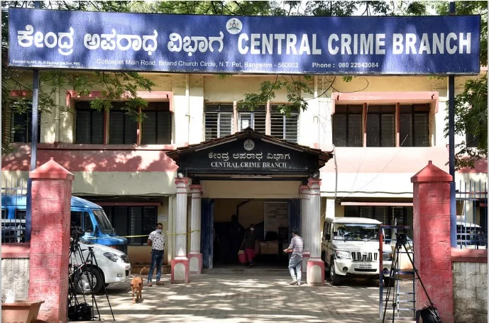 ಹನಿಟ್ರ್ಯಾಪ್ ಗ್ಯಾಂಗ್ ವಶಕ್ಕೆ ಪಡೆದ ಸಿಸಿಬಿ ಪೊಲೀಸರು