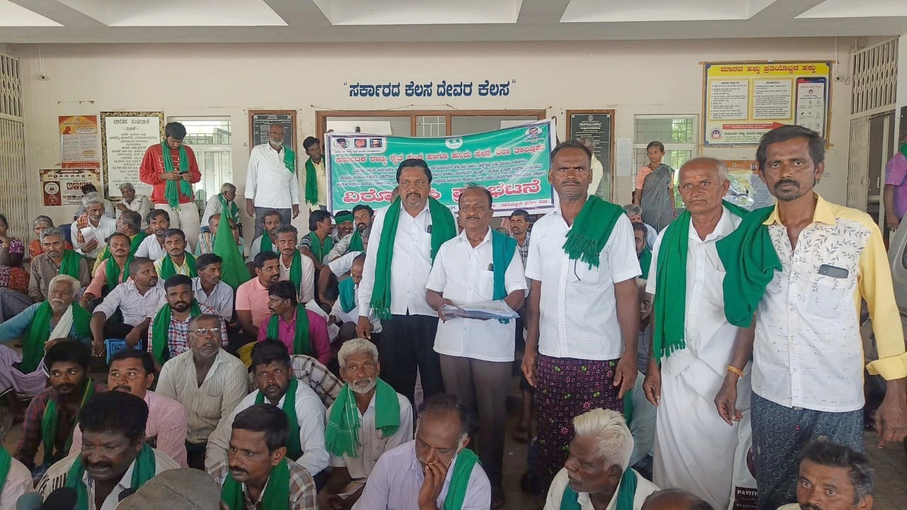 ಅಭಿವೃದ್ಧಿ ನೆಪದಲ್ಲಿ ಭೂಮಿ ಕಬಳಿಕೆ ಆರೋಪ : ರೈತ ಸಂಘದಿಂದ ಪ್ರತಿಭಟನೆ
