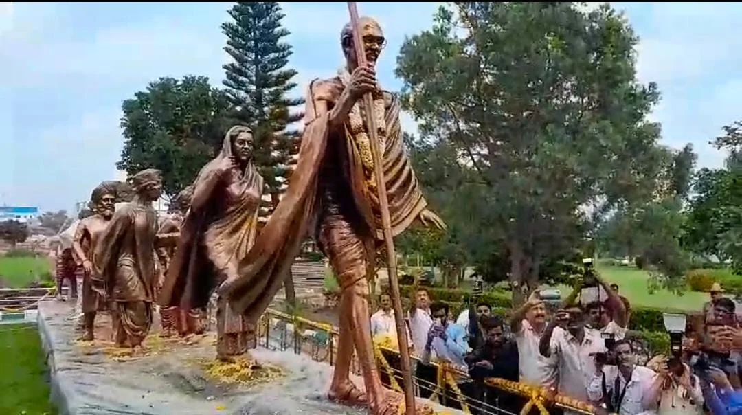ಅಭಿಪ್ರಾಯ || ಗಾಂಧಿ : ಗುಜರಾತಿನ ಪೋರಬಂದರ್ ನ ಸಾಮಾನ್ಯ ಶಿಶು,