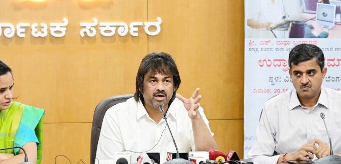 ಶಿಕ್ಷಣ ಮಂತ್ರಿಗೆ ಕನ್ನಡ ಬರಲ್ಲ ಎಂದ ವಿದ್ಯಾರ್ಥಿ ಮೇಲೆ ಇಂಗ್ಲಿಷ್ ನಲ್ಲಿ ಕ್ರಮಕ್ಕೆ ಸೂಚನೆ : ಅಕ್ಷಮ್ಯ ಎಂದ ಸಚಿವ
