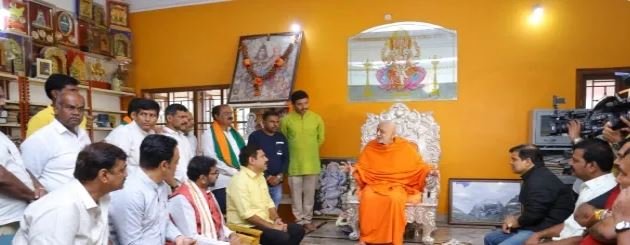 ಒಕ್ಕಲಿಗ ಸ್ವಾಮೀಜಿ ಆರೋಗ್ಯ ವಿಚಾರಿಸಿ, ಅಭಯ ಕೊಟ್ಟ ಬಿಜೆಪಿ ನಾಯಕರು