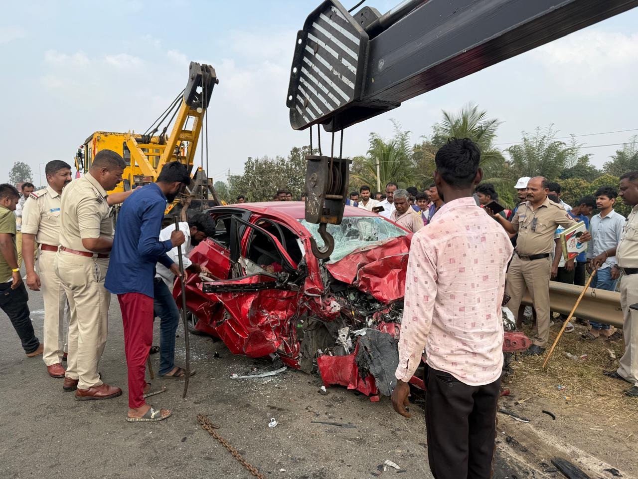 ಹಾವೇರಿ || ಪುಣೆ – ಬೆಂಗಳೂರು ರಾಷ್ಟ್ರೀಯ ಹೆದ್ದಾರಿ ಬಳಿ 2 ಕಾರುಗಳ ನಡುವೆ ಮುಖಾಮುಖಿ ಡಿಕ್ಕಿ