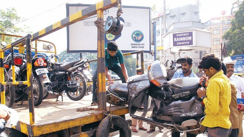 ಬೆಂಗಳೂರು || ಟ್ರಾಫಿಕ್ ಹೆಚ್ಚಳ : 2 ವರ್ಷದ ಬಳಿಕ ಬೆಂಗಳೂರಿನಲ್ಲಿ ಟೋಯಿಂಗ್ ಗೆ ಮುಂದಾದ ಪೊಲೀಸರು
