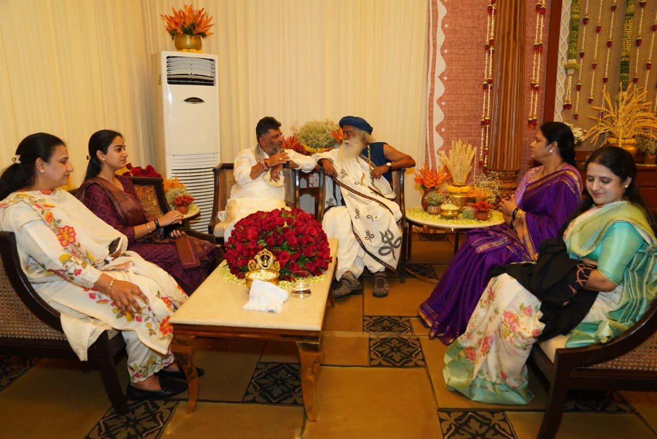 ತಮಿಳುನಾಡು || ಕೊಯಮತ್ತೂರಿನಲ್ಲಿ ಡಿಸಿಎಂ ಡಿ ಕೆ ಶಿವಕುಮಾರ್ ಅವರು ಸದ್ಗುರು ಅವರ ಜೊತೆ