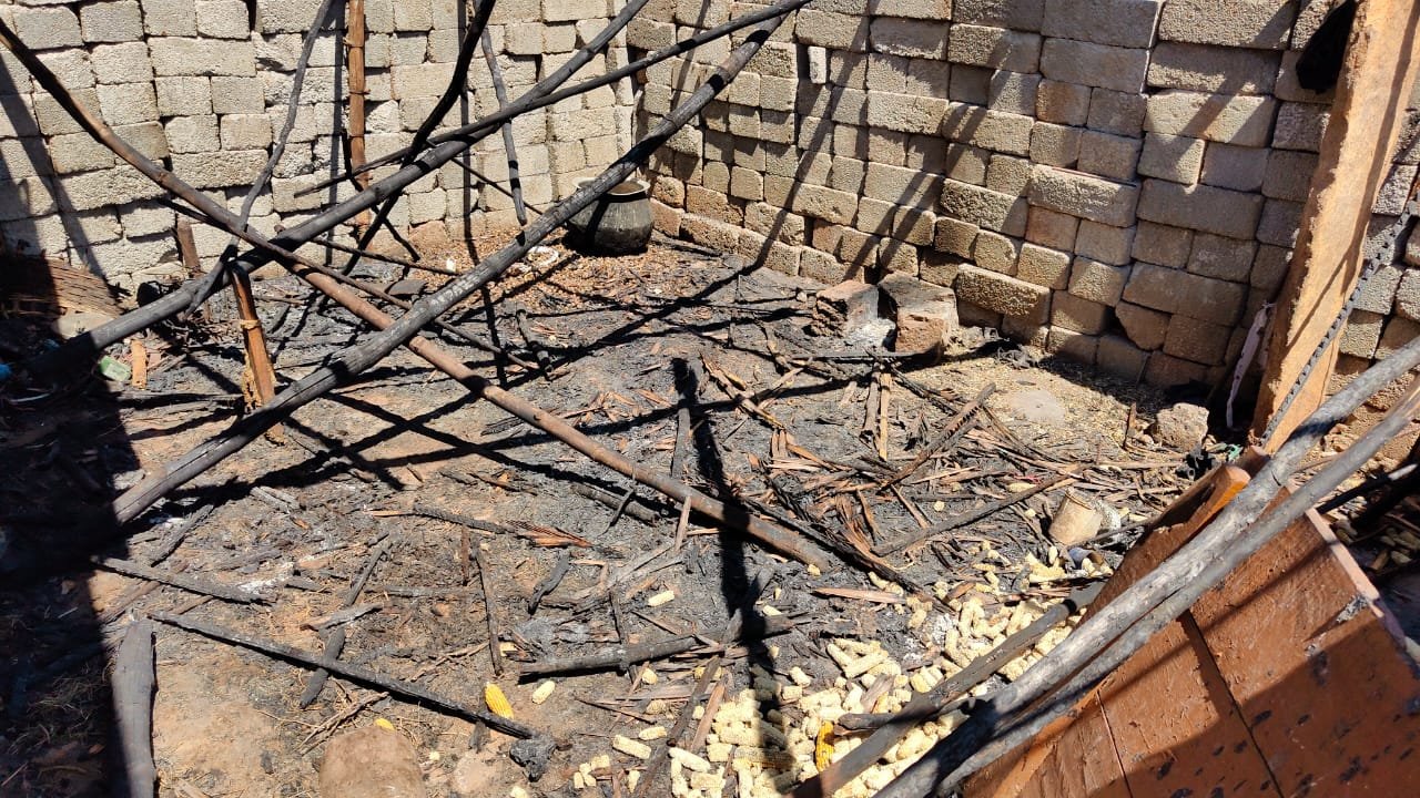 ಕೊರಟಗೆರೆ || ಆಕಸ್ಮಿಕ ಬೆಂಕಿ: ಅತ್ತೆ-ಸೊಸೆಗೆ ಸುಟ್ಟ ಗಾಯ, ಗುಡಿಸಲು, 4 ಮೇಕೆಗಳು ಭಸ್ಮ
