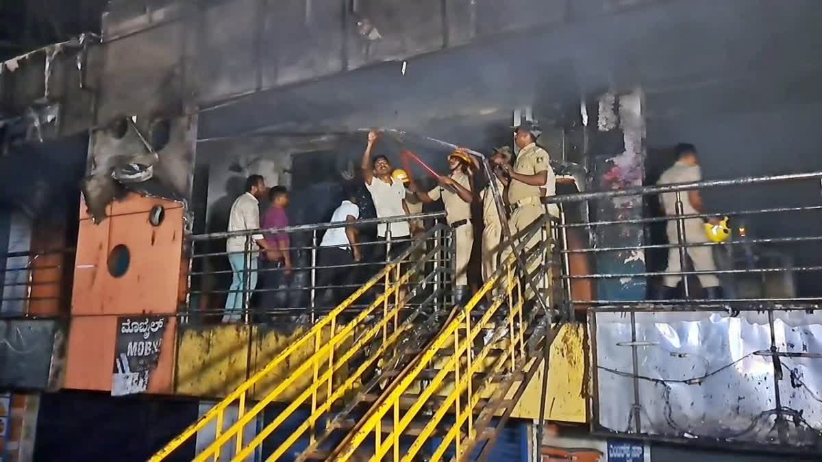 ಹಾವೇರಿ || ಬಸ್ ನಿಲ್ದಾಣದ ವಾಣಿಜ್ಯ ಸಂಕೀರ್ಣದಲ್ಲಿ ಅಗ್ನಿ ಅವಘಡ