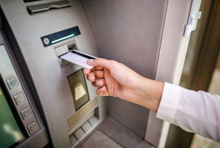 ಬಳ್ಳಾರಿ || ಮಧ್ಯರಾತ್ರಿ ATM ಕಳವು ಮಾಡುತ್ತಿದ್ದವನ ಹೆಡೆಮುರಿ ಕಟ್ಟಿದ ಪೊಲೀಸ್.