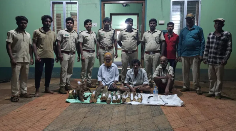 ಕಾರವಾರ || ಶ್ರೀಗಂಧ ಕಳ್ಳತನ – 41 ಕೆಜಿ ಶ್ರೀಗಂಧ ತುಂಡು ಸಮೇತ ಮೂವರ ಬಂಧನ
