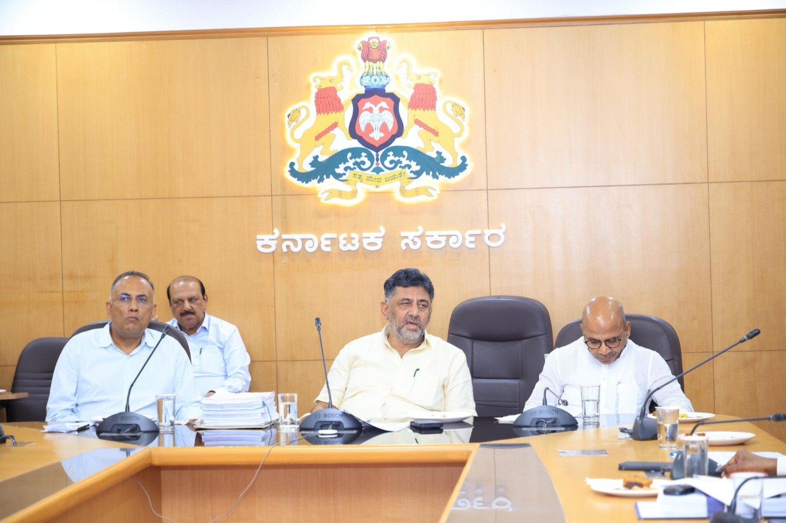 ಬೆಂಗಳೂರು || ನೋಟಿಸ್ ಗೆ ಉತ್ತರಿಸದ 29 ಜನ ಅಧಿಕಾರಿಗಳ ವಿರುದ್ದ ಶಿಸ್ತು ಕ್ರಮ: ಡಿಸಿಎಂ ಡಿ.ಕೆ.ಶಿವಕುಮಾರ್