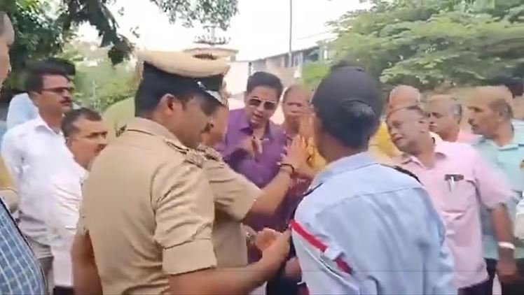 ಜನಿವಾರ ತೆಗೆಯದಿದ್ದಕ್ಕೆ CET ಪರೀಕ್ಷೆಗೆ ಅವಕಾಶ ನೀಡದ ಅಧಿಕಾರಿಗಳು: BJP ಖಂಡನೆ, ಕ್ಷಮೆಗೆ ಆಗ್ರಹ