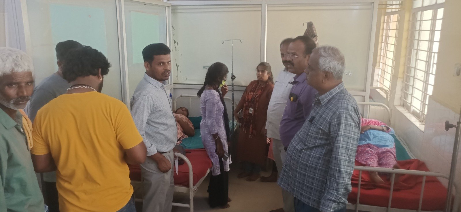 ಕೊರಟಗೆರೆ || ಹೆಜ್ಜೇನು ದಾಳಿ: ವಿದ್ಯಾರ್ಥಿಗಳು ಸೇರಿ ಹಲವರು ಪ್ರಾಣಾಪಾಯದಿಂದ ಪಾರು