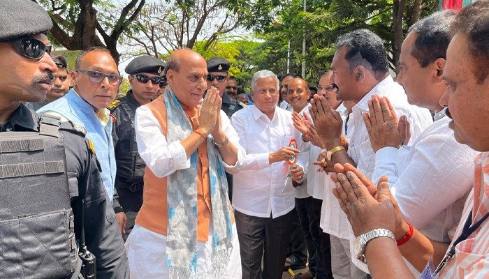 ತುಮಕೂರು || ತುಮಕೂರು ಶ್ರೀ ಮಠಕ್ಕೆ ರಾಜನಾಥ್ ಸಿಂಗ್ ಭೇಟಿ : ಸ್ವಾಮೀಜಿಯವರ ಗದ್ದುಗೆ ದರ್ಶನ ಪಡೆದ ಕೇಂದ್ರ ರಕ್ಷಣಾ ಸಚಿವ