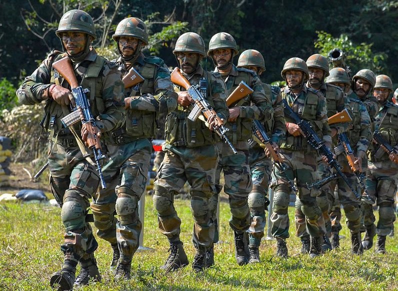 ಶ್ರೀನಗರ || Pulwamaದಲ್ಲಿ ಭದ್ರತಾಪಡೆಗಳೊಂದಿಗೆ ಗುಂಡಿನ ಚಕಮಕಿ – ಮೂವರು ಜೈಶ್ terrorists ಮಟಾಶ್