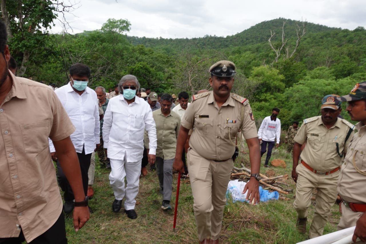 ಮಲೆ ಮಹದೇಶ್ವರ || 5 ಹುಲಿ ಸಾ*ಗೆ ಕಾರಣರಾದವರ ವಿರುದ್ಧ ಕಠಿಣ ಕ್ರಮ : Ishwara Khandre