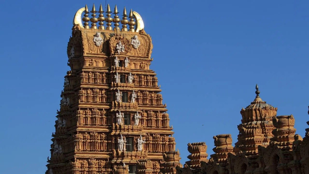 ದೇವರ ದರ್ಶನ ಪಡೆದು ಹೊರ ಬರುವ ಮುನ್ನ ಸ್ವಲ್ಪ ಹೊತ್ತು ದೇವಸ್ಥಾನದಲ್ಲಿ ಕುಳಿತುಕೊಳ್ಳುವುದೇಕೆ?