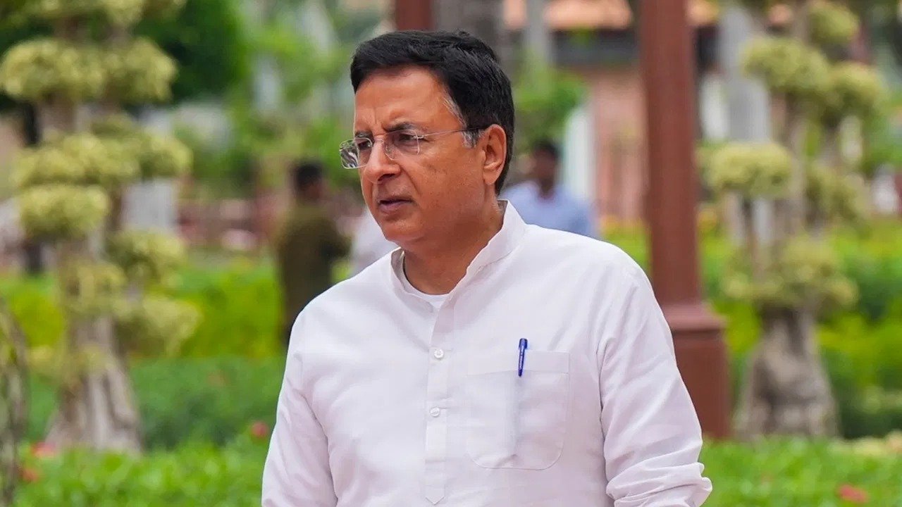ಸರ್ಕಾರಿ ಅಧಿಕಾರಿಗಳ ಜತೆ Surjewala ಸಭೆ? ಸಚಿವ Rajanna, ಜೆಡಿಎಸ್ ತೀವ್ರ ಆಕ್ಷೇಪ.!