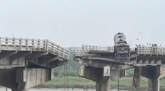 ಗುಜರಾತ್ನಲ್ಲಿ ||  Bridge collapse case, ಸಾ*ವನ್ನಪ್ಪಿದವರ ಸಂಖ್ಯೆ 15ಕ್ಕೆ ಏರಿಕೆ..!