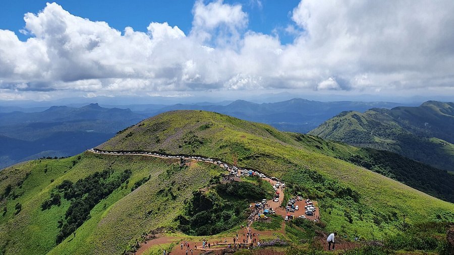 ಬ್ಯುಸಿ ಜೀವನದಿಂದ ಒಂದು ಬ್ರೇಕ್ ಪಡೆಯಿರಿ : ಕಾಫಿನಾಡಿನ ಸ್ವರ್ಗ ಮುಳ್ಳಯ್ಯನಗಿರಿಗೆ ಹೋಗುವುದು ಏಕೆ, ಹೇಗೆ ನೋಡಿ