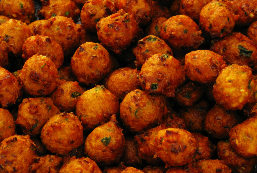 ಬೋಂಡಾ, ಬಜ್ಜಿ, ಕರಿದ ತಿಂಡಿಗಳ ಸವಿಯುವ ಮುನ್ನ ಎಚ್ಚರ: ಬೆಂಗಳೂರಿನ ಬಹುತೇಕ ಕಡೆ ಕಳಪೆ ಅಡುಗೆ ಎಣ್ಣೆ ಬಳಕೆ.