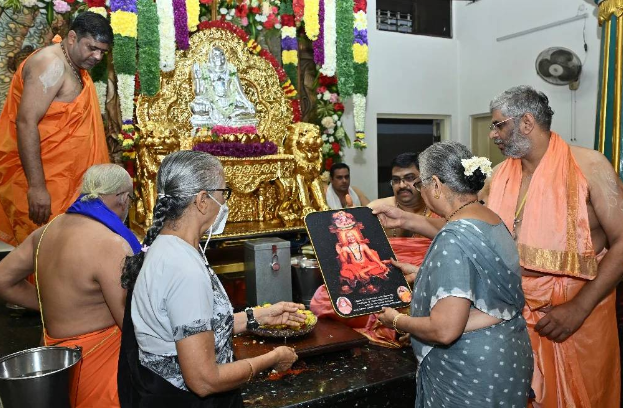 ಪ್ರಧಾನಿ ನರೇಂದ್ರ ಮೋದಿ ಹೆಸರಿನಲ್ಲಿ ಸುಧಾ ಮೂರ್ತಿ ಪೂಜೆ.