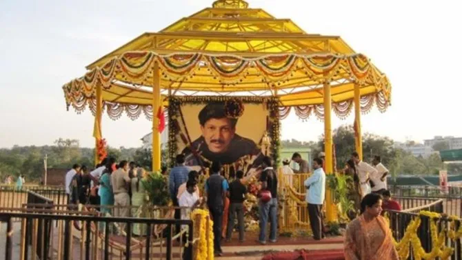 Vishnuvardhan ಸಮಾಧಿನೆಲಸಮ, ಅಭಿಮಾನಿಗಳಆಕ್ರೋಶ.