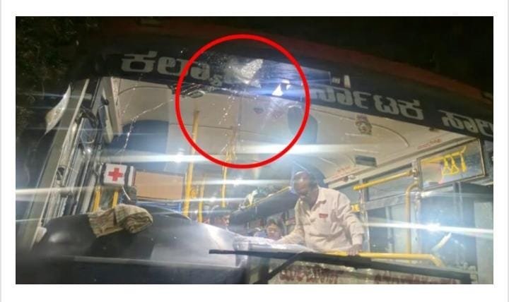ಸಾರಿಗೆ ನೌಕರರ ಮುಷ್ಕರ: ಕೋಲಾರದಲ್ಲಿ KSRTC ಬಸ್​ಗೆ ಕಲ್ಲು ತೂರಾಟ.