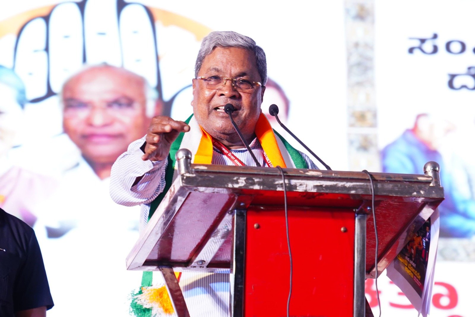 ಜಮೀರ್ ಅಹ್ಮದ್ಗೆ ಕೊಂಚ ಕನ್ನಡ ಕಲಿಸಿ ಅಂದಾಗ ಸಿಎಂ, ನಿಂಗೇನೇ ಸರಿಯಾಗಿ ಕನ್ನಡ ಮಾತಾಡಲು ಬರಲ್ಲ -ಸಿಎಂ ವ್ಯಂಗ್ಯ