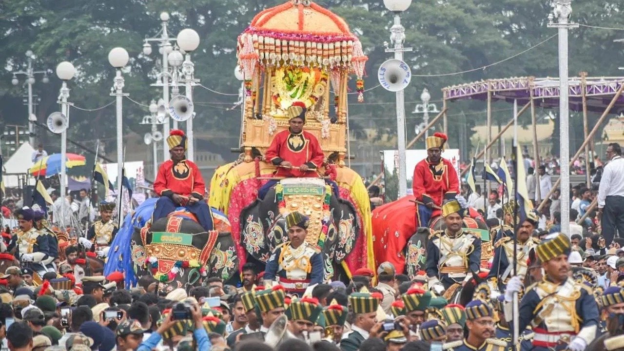 ದಸರಾ ಉದ್ಘಾಟನೆಗೆ ಸೋನಿಯಾ ಗಾಂಧಿ ಹೆಸರು ಕೇಳಿಬರುತ್ತಿದೆ ಇದು ಸತ್ಯಕ್ಕೆ ದೂರವಾದದ್ದು..!ಹಾಗಾದ್ರೇ ಯಾರು ಗೊತ್ತಾ..?