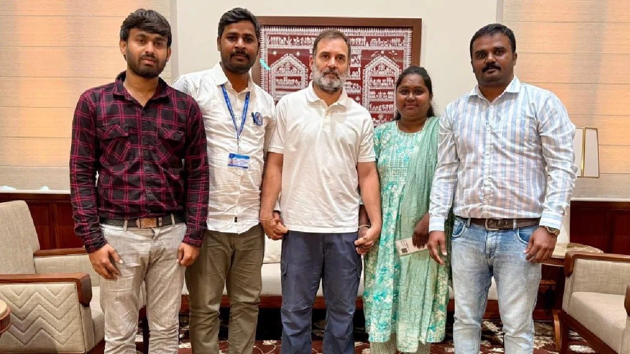 ಕಾಂಗ್ರೆಸ್ ಸಂಸದ ರಾಹುಲ್ ಗಾಂಧಿಯನ್ನು ದೆಹಲಿಯಲ್ಲಿ ಭೇಟಿಯಾದ ಕರ್ನಾಟಕ ಬೈಕ್ ಟ್ಯಾಕ್ಸಿ ಚಾಲಕ