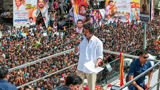 ವಿಜಯ್ ರ್ಯಾಲಿಯಲ್ಲಿ ಕಾಲ್ತುಳಿತ: 39 ಜನರ ದುರ್ಮ*ರಣ! ಜನಸಂದಣಿಯಿಂದ ಕರೂರಿನಲ್ಲಿ ಭೀಕರ ದುರಂತ.