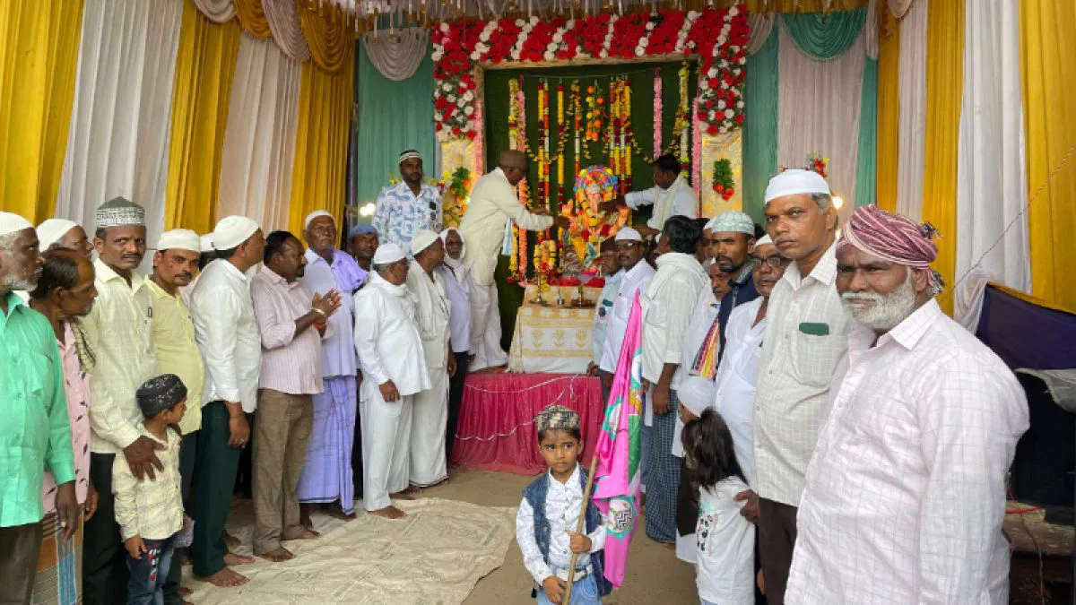 ಹಿಂದೂ-ಮುಸ್ಲಿಮರು ಒಟ್ಟಿಗೆ ಆಚರಿಸಿದ ಹಬ್ಬ | ಗಣಪನಿಗೆ ನೈವೇದ್ಯ ಅರ್ಪಿಸಿದ ಮುಸ್ಲಿಮರು.