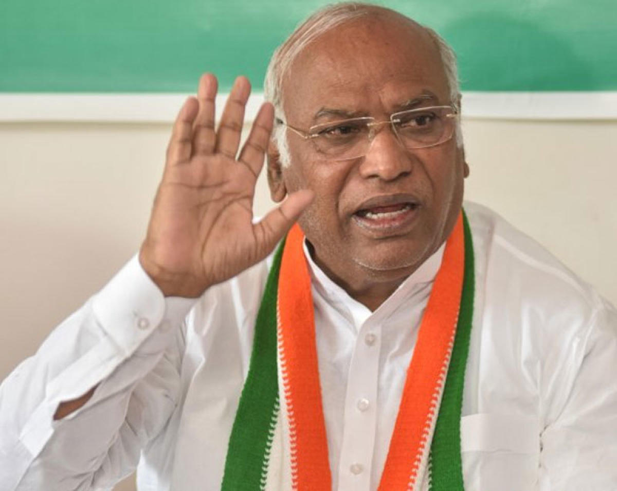ಜಾತಿ ಗಣತಿ ಮುಂದೂಡಿಕೆಗೆ ಒತ್ತಾಯ: ಖರ್ಗೆಗೆ ಒಕ್ಕಲಿಗರ ನಿಯೋಗ ಮನವಿ.