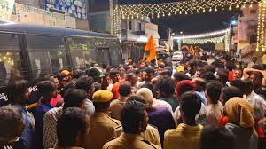 ಮದ್ದೂರಿನಲ್ಲಿ ಗಣೇಶ ಮೆರವಣಿಗೆಯ ವೇಳೆ ಕಲ್ಲು ತೂರಾಟ: 8 ಮಂದಿಗೆ ಗಾಯ, 21 ಮಂದಿಗೆ ಅರೆಸ್ಟ್.