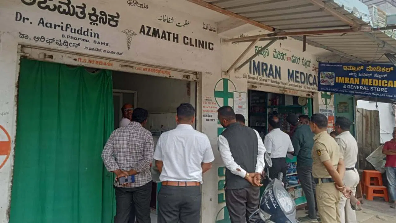 ಕ್ಲಿನಿಕ್ ಸೀಜ್ – ಸಾವಿರಾರು ರೂ. ದಂಡ, ಜನರ ಜೀವದಾಟದೊಂದಿಗೆ ಆಟವಾಡಿದ ನಕಲಿ ಡಾಕ್ಟರ್‌ಗಳು.| FakeDoctors