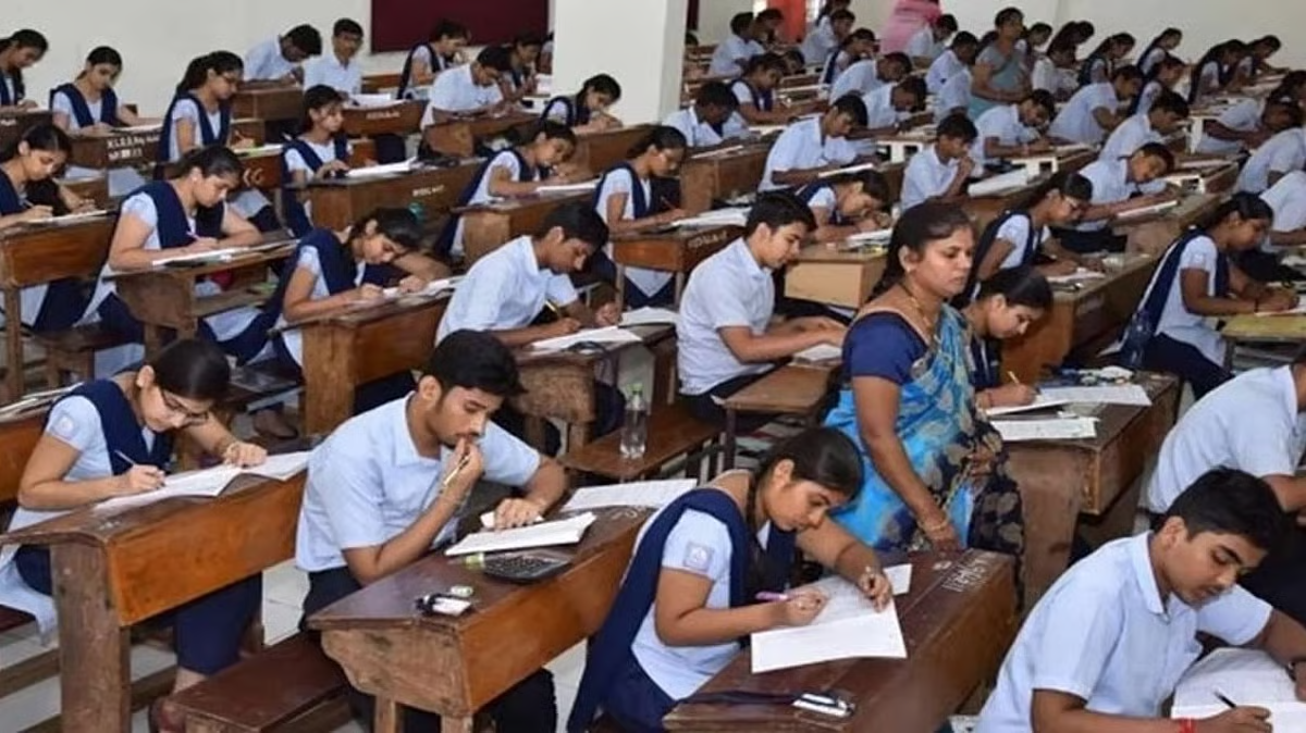 ವಿದ್ಯಾರ್ಥಿಗಳಿಗೆ ಸಿಹಿ ಸುದ್ದಿ! SSLC ಮತ್ತು II PUC ಪಾಸಿಂಗ್ ಮಾರ್ಕ್ಸ್ ಕಡಿತ.