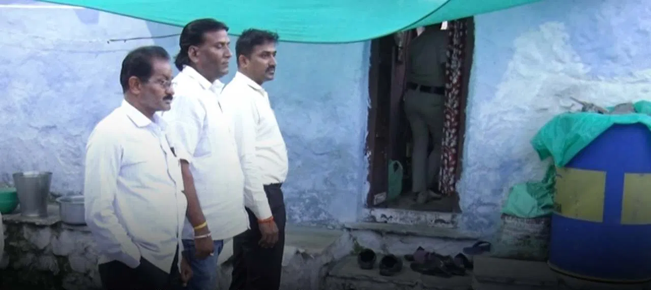 ಕಲಬುರಗಿಯಲ್ಲಿ 5 ಮನೆಗಳ ಮೇಲೆ SIT ದಾಳಿ, ಸಾವಿರಾರು ವೋಟರ್ ED ವಶಕ್ಕೆ.