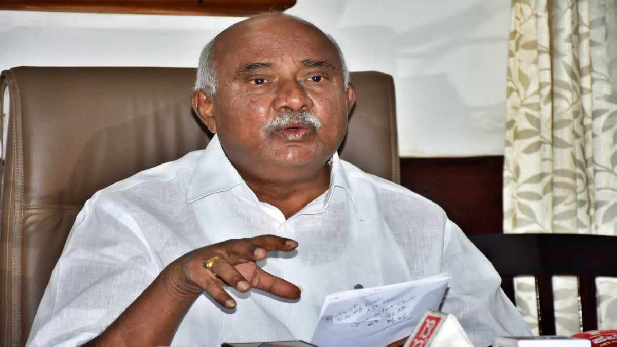 ಮಂತ್ರಿಗಳೇನು CMನ ಗುಲಾಮರಾ?”: ಗ್ಯಾರಂಟಿ ಯೋಜನೆ ಮೇಲೆ H. ವಿಶ್ವನಾಥ್ ಕಿಡಿ.