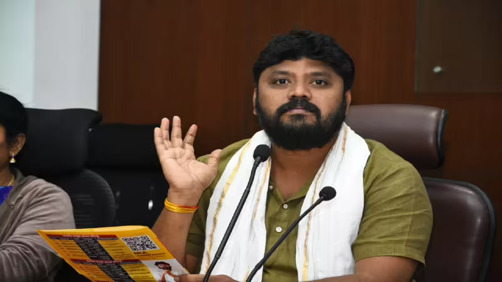 ಮಾಜಿ ಸಂಸದ ಪ್ರತಾಪ್ ಸಿಂಹದ ಕಿಡಿ: ಚಿಕ್ಕಬಳ್ಳಾಪುರ ಶಾಸಕ ಪ್ರದೀಪ್ ಈಶ್ವರ್ ವಿರುದ್ಧ ವಾಗ್ದಾಳಿ.