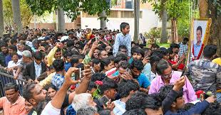 ಪುನೀತ್ ರಾಜ್​​ಕುಮಾರ್ 4ನೇ ಪುಣ್ಯಸ್ಮರಣೆ: ಸಮಾಧಿಗೆ ಭಾರಿ ಜನಸಾಗರ, ಅಭಿಮಾನಿ ಪ್ರೀತಿಯಲ್ಲಿ ಕಡಿತವಿಲ್ಲ.