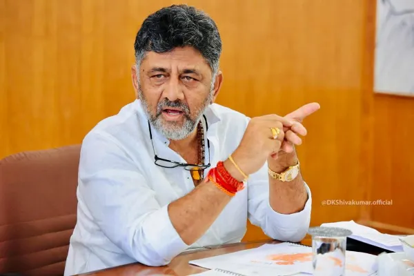 ರಸ್ತೆ ಗುಂಡಿ ಪ್ರಶ್ನೆ ನಮ್ಮ ಅಜೆಂಡಾ": ಡಿಕೆಶಿಗೆ ಉದ್ಯಮಿ ಕಿರಣ್ ಮಜುಂದಾರ್ ಶಾ ತಿರುಗೇಟು!