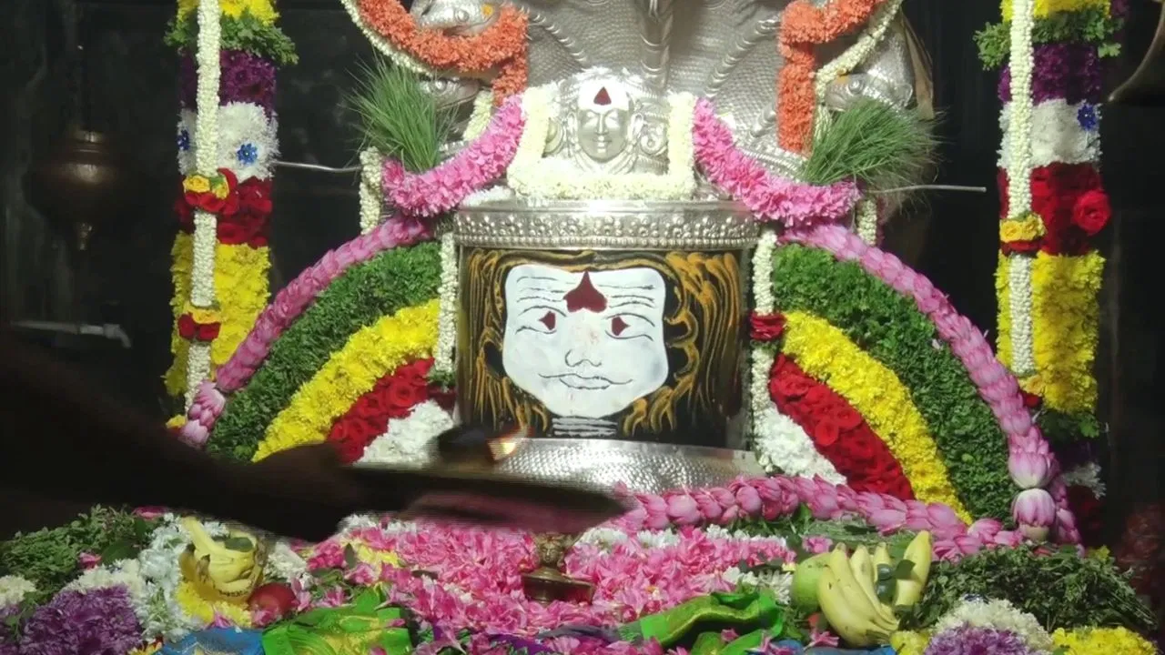 ನಂದಿಗಿರಿಧಾಮದ ಭೋಗನಂದೀಶ್ವರ ದೇಗುಲಕ್ಕೆ ಭಕ್ತರ ಮಹಾಸಾಗರ.