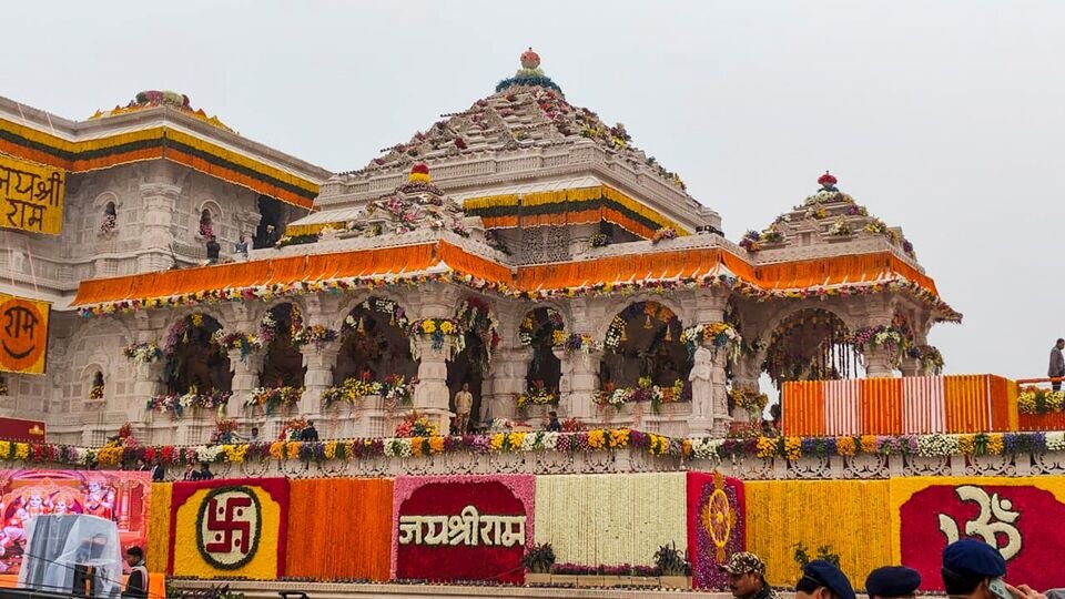 ರಾಮ ಮಂದಿರದ ಶಿಖರದ ಮೇಲೆ ಹಾರಲಿದೆ ಕೇಸರಿ ಬಾವುಟ.!