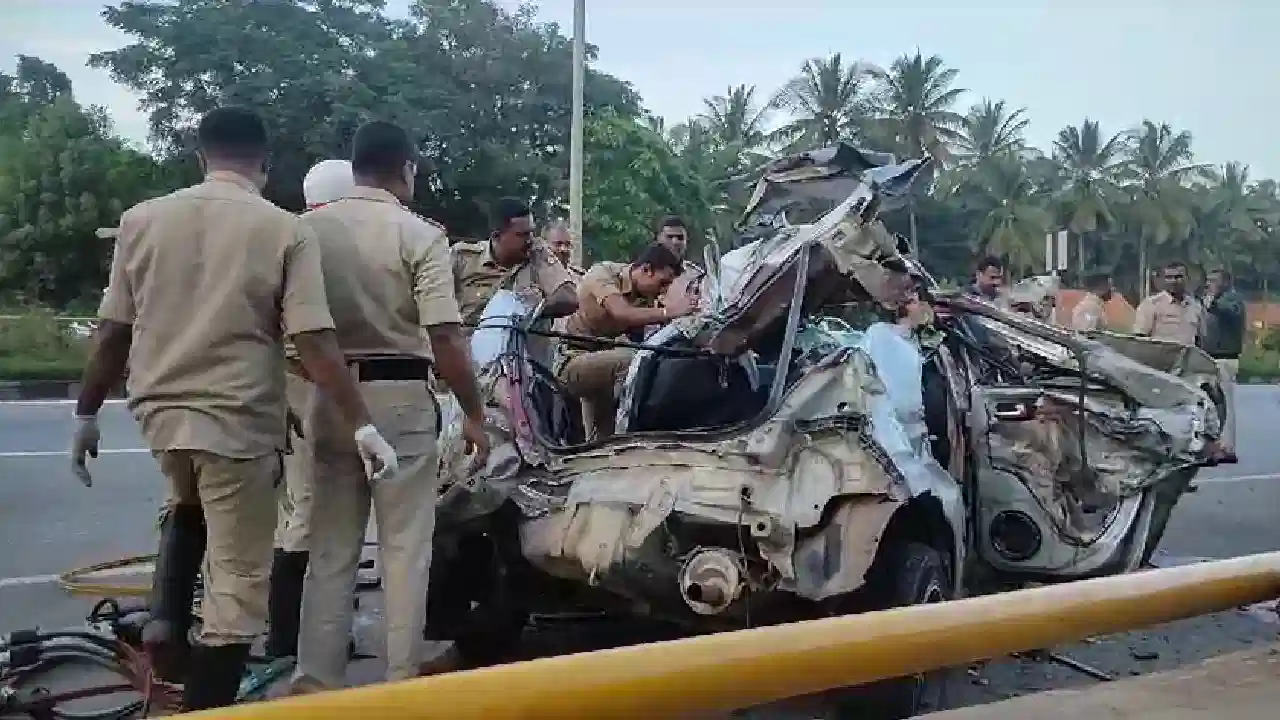 ನೆಲಮಂಗಲದಲ್ಲಿ 3 ಎರ್ಟಿಗಾ ಕಾರುಗಳಲ್ಲಿ ಅನುಮಾನಾಸ್ಪದ ವಸ್ತು ಸಾಗಾಟ ಪತ್ತೆ |
