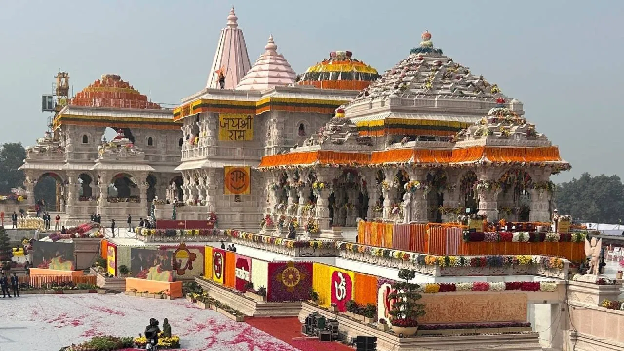 ರಾಮ ಮಂದಿರ ಶಿಖರದಲ್ಲಿ ಐತಿಹಾಸಿಕ ಧ್ವಜಾರೋಹಣ – ದೇವಾಲಯದ ಮೇಲಿನ ಧ್ವಜ ಪವಿತ್ರತೆಯ ಮಹತ್ವ.