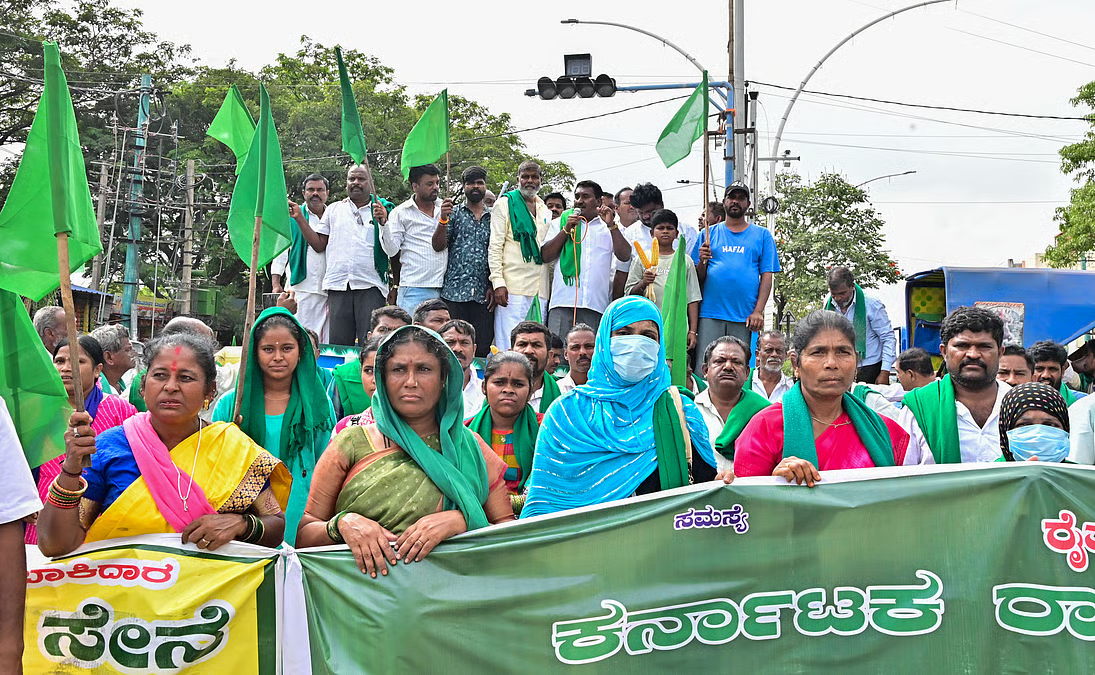 ಮೆಕ್ಕೆಜೋಳಕ್ಕೆ ಬೆಂಬಲ ಬೆಲೆಗೆ ಆಗ್ರಹಿಸಿ ರೈತರ ಕಿಚ್ಚು.
